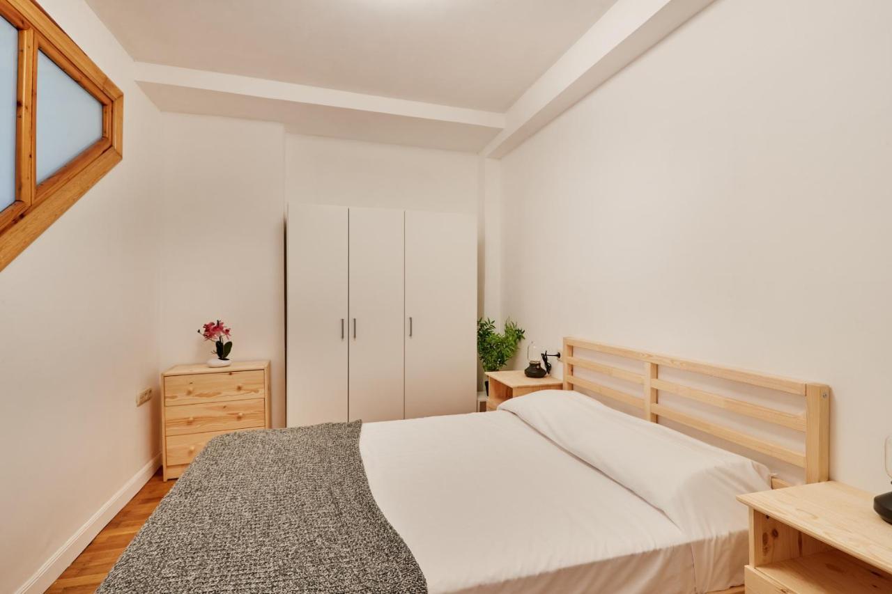 Ferienwohnung Tuapartamento Centro Estafeta Deluxe Pamplona Exterior foto